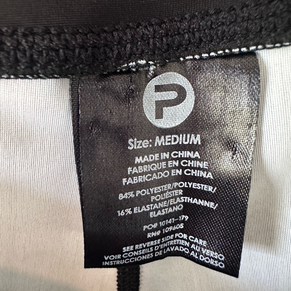 Pelagic Black & Gray Capri Hex Leggings, Size Medium - Picture 10 of 11